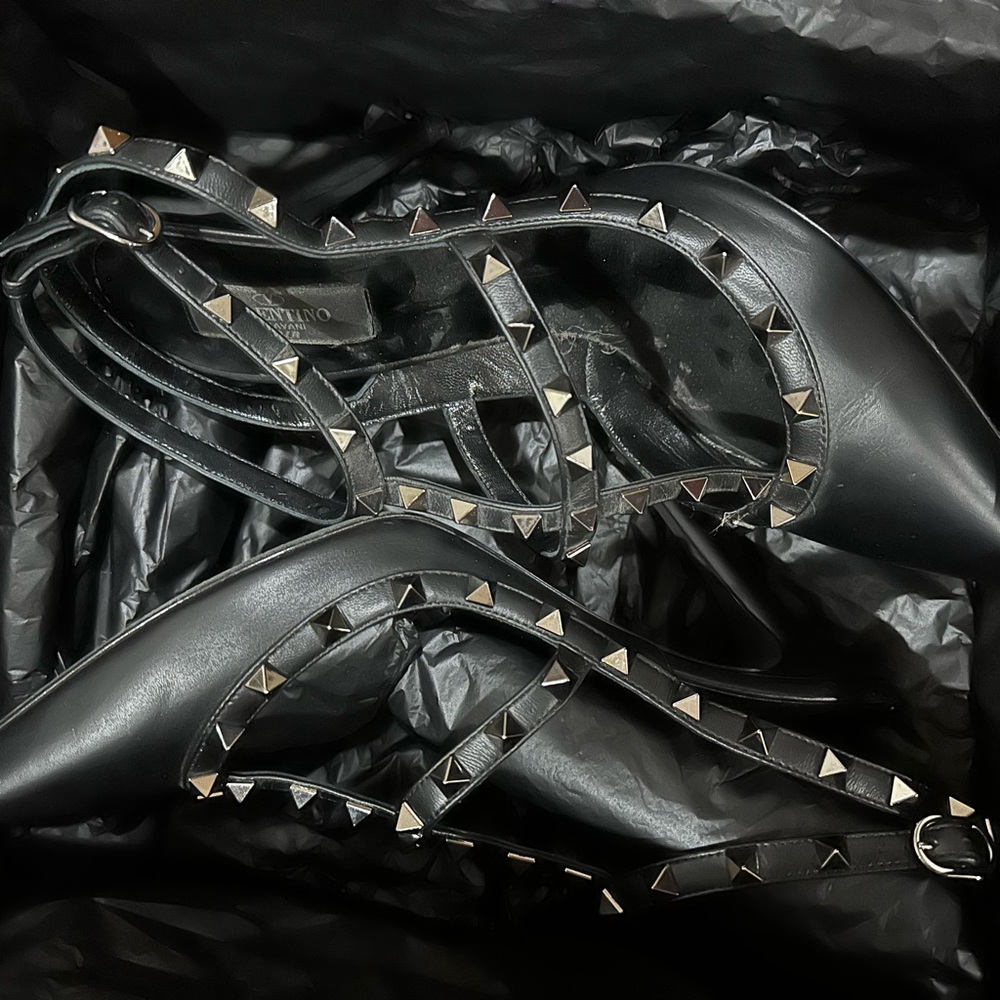 Valentino Rockstud Noir T-Strap pump/heel. Size 42. Box & dust bag. Fit 11 best. - Picture 5 of 9